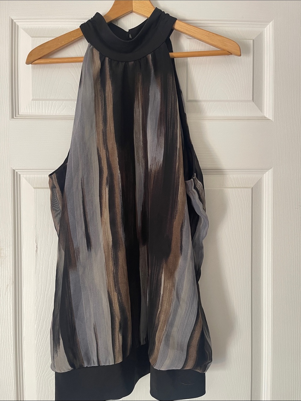 Sleeveless High-Neck Blouse in Black, Gray & Brown